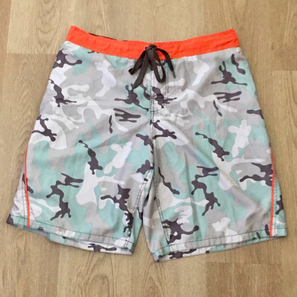 GUC OP Camouflage/Orange Board Shorts, Size L